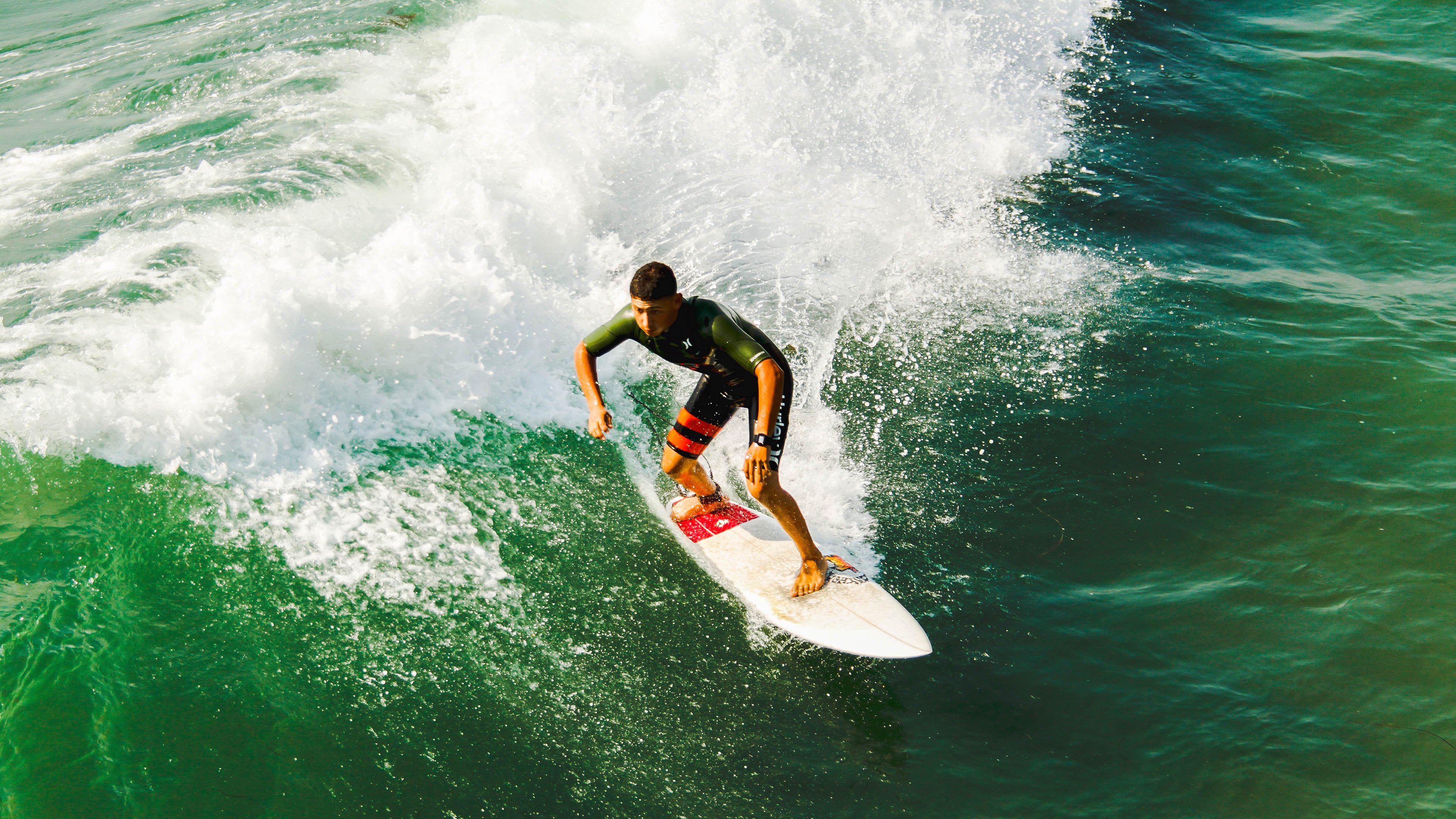 塞尔维亚男篮在欧洲预赛中奋勇拼搏，开启奥运新篇章，塞尔维亚男子篮球队